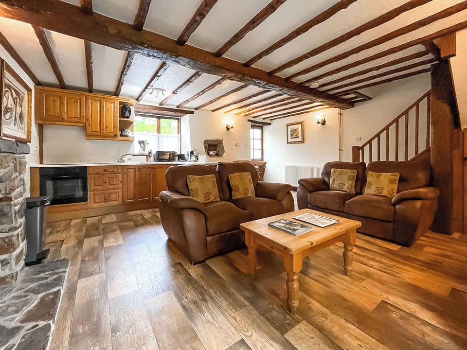 Open plan living space | Otters Cottage - Lily Pond Cottages, Little Torrington