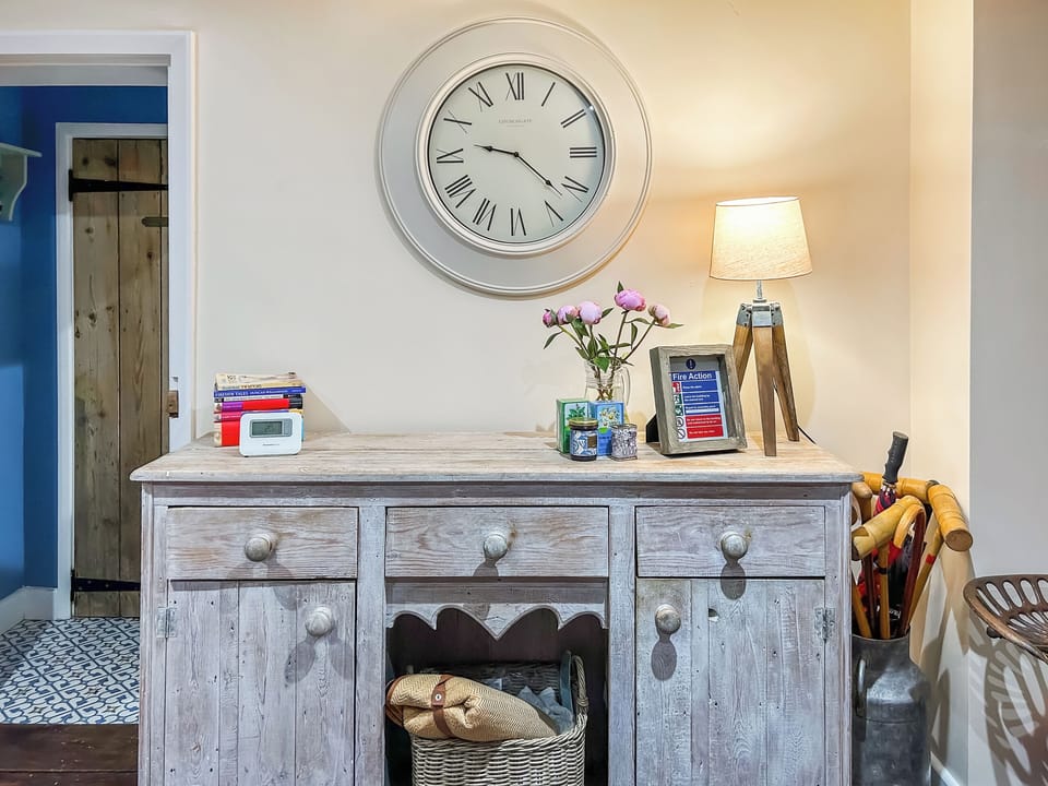 a selection of books and games for you to enjoy! not forgetting garden games and picnic blankets. | Horsegate Cottage, Goudhurst, near Cranbrook