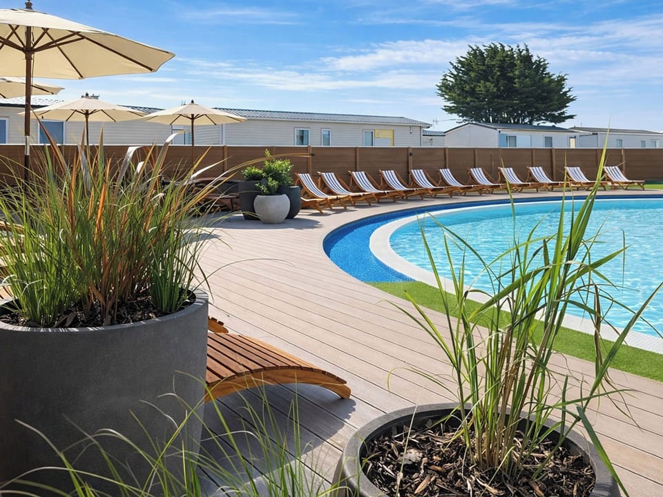 Swimming pool | Sunshine & Smiles, Hayling Island