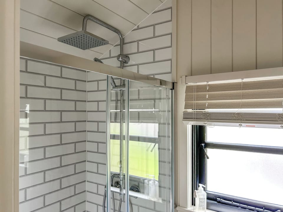 Bathroom | Shepherds Hut - Cardale Escapes, Harrogate