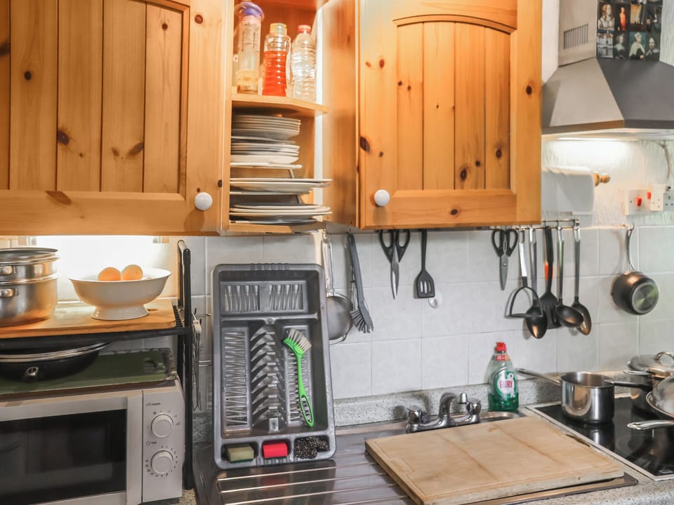 Kitchen | 28 Awelon, Cenarth