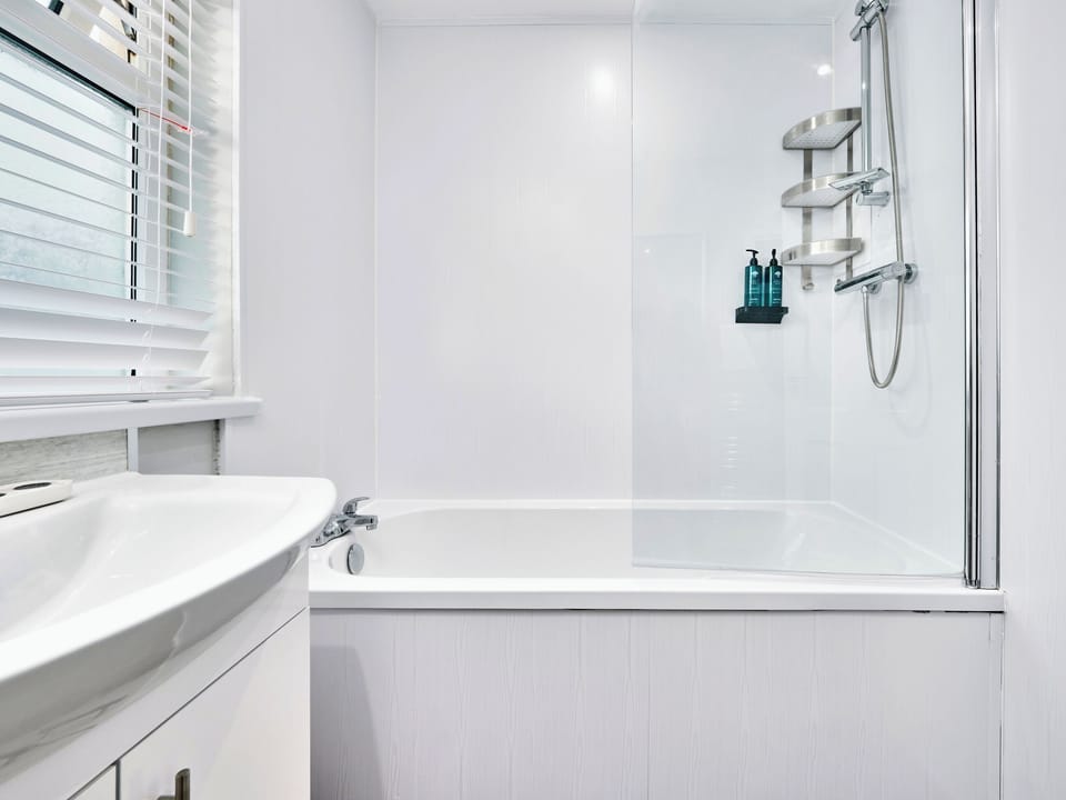 Bathroom | No.3 Princess Yellow Apartments - Portrush By The Sea, Portrush