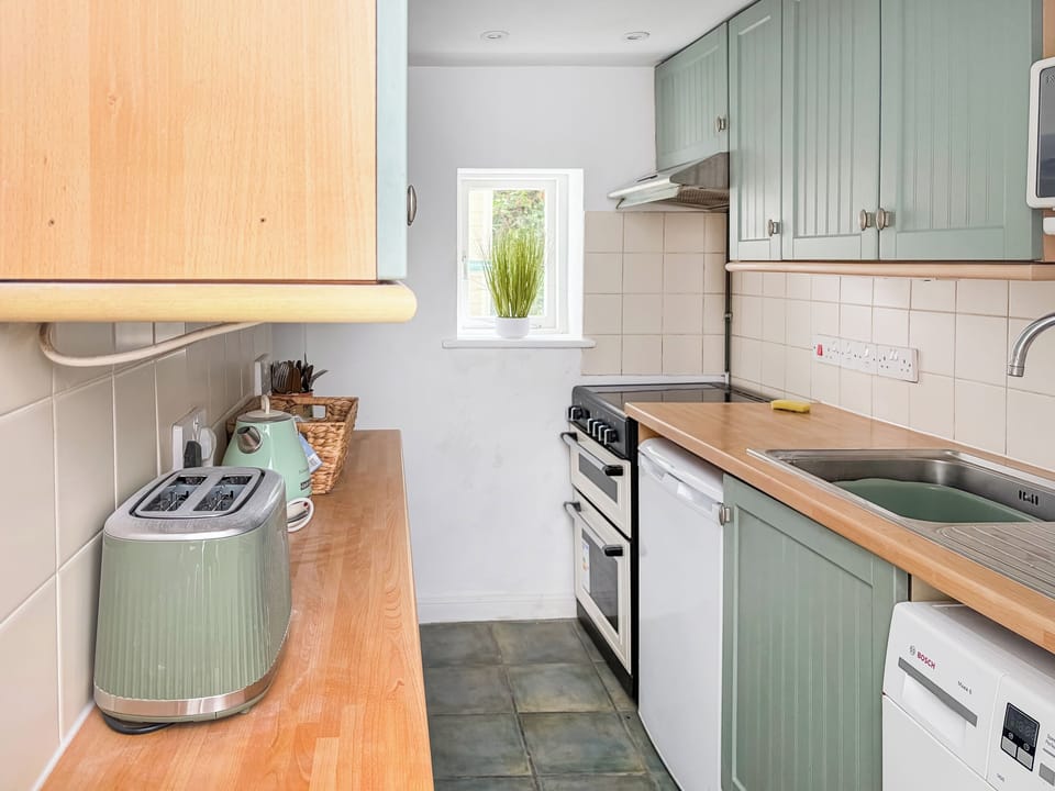 Kitchen | Cosy Cottage, Fowey