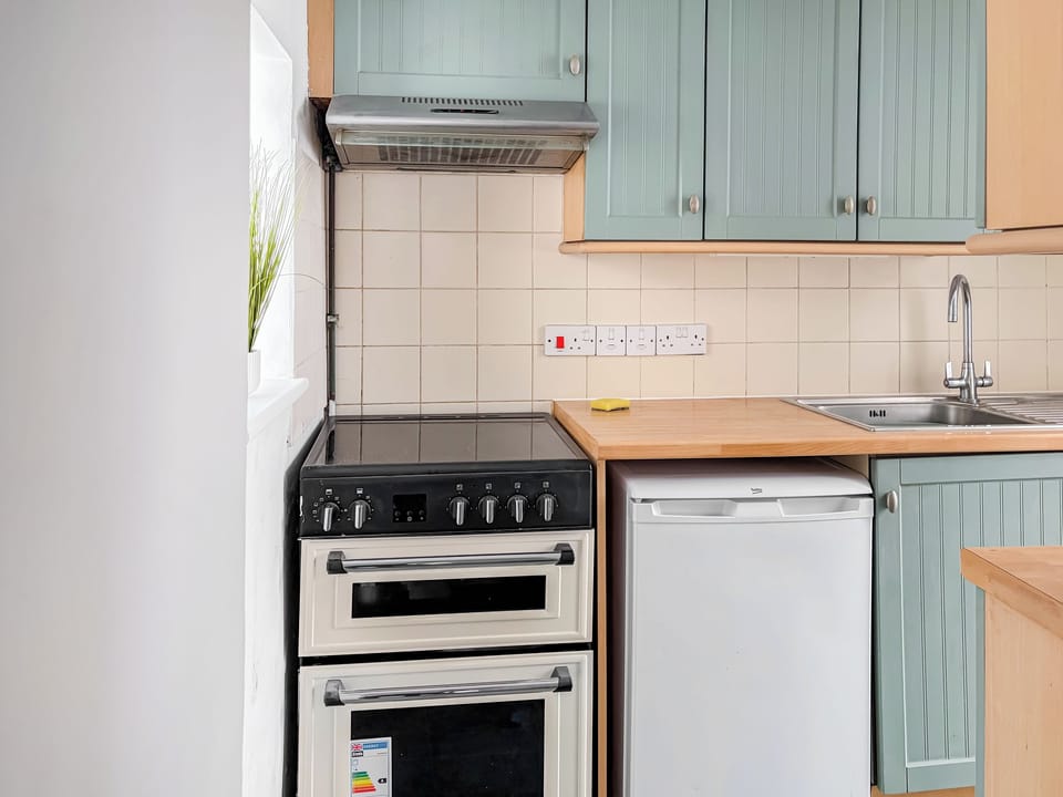 Kitchen | Cosy Cottage, Fowey