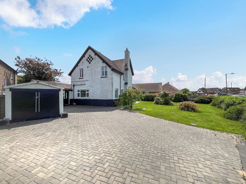 Exterior | The Admirals, Sandilands
