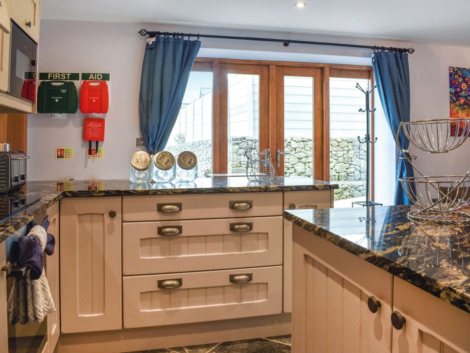 Kitchen area | Pansi -Pansy - Nantsidyll Holidays & Spa, Nansidyll