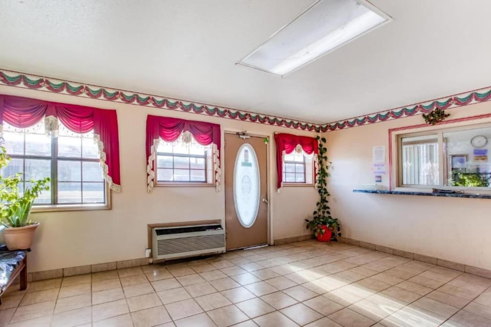 Entrance / Reception