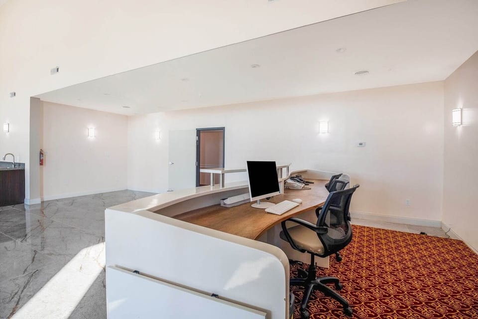 Entrance / Reception