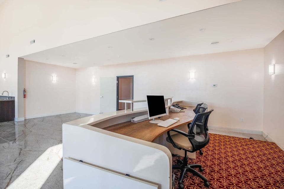 Entrance / Reception
