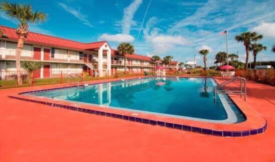 Holiday Home Swimming Pool