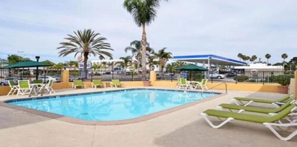 Holiday Home Swimming Pool