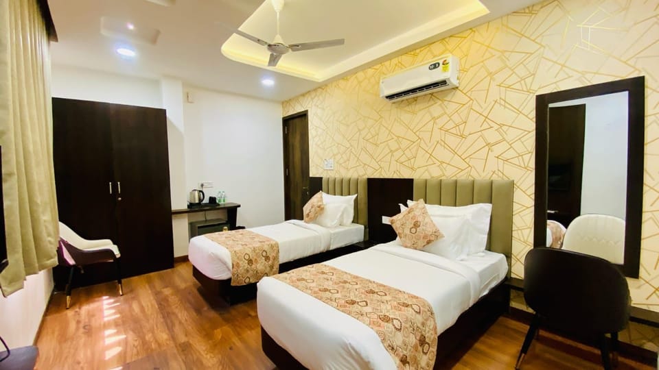 Executive Room | Desk