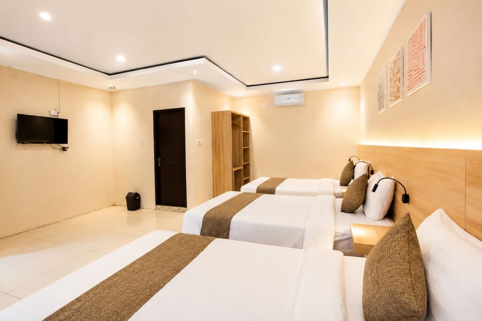 Deluxe Triple Room | Blackout drapes, iron/ironing board (on request), WiFi (free)