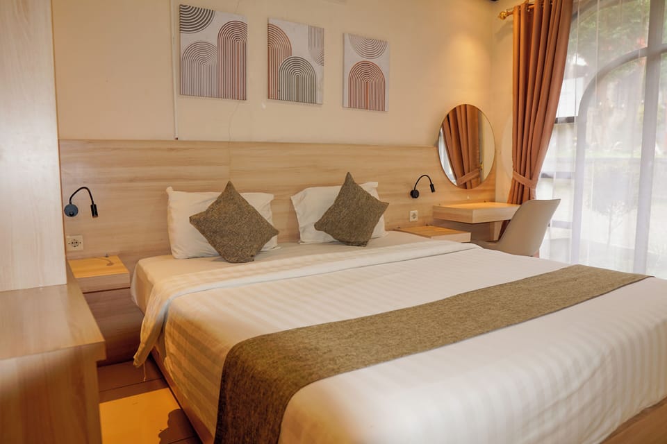 Double Queen | Blackout drapes, iron/ironing board, free WiFi, bed sheets