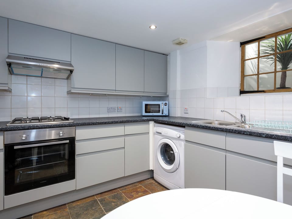 Kitchen | Pickwick&rsquo;s Place - The Fishermen&rsquo;s Cottages, Broadstairs
