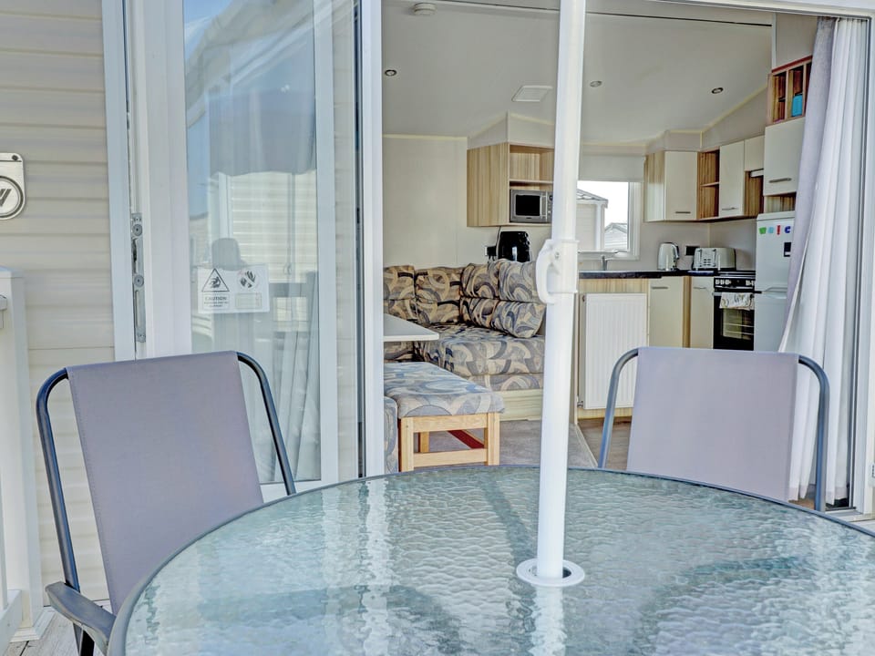 Sitting-out-area | Hayling Island Retreat, Hayling Island