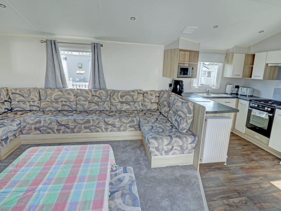 Open plan living space | Hayling Island Retreat, Hayling Island