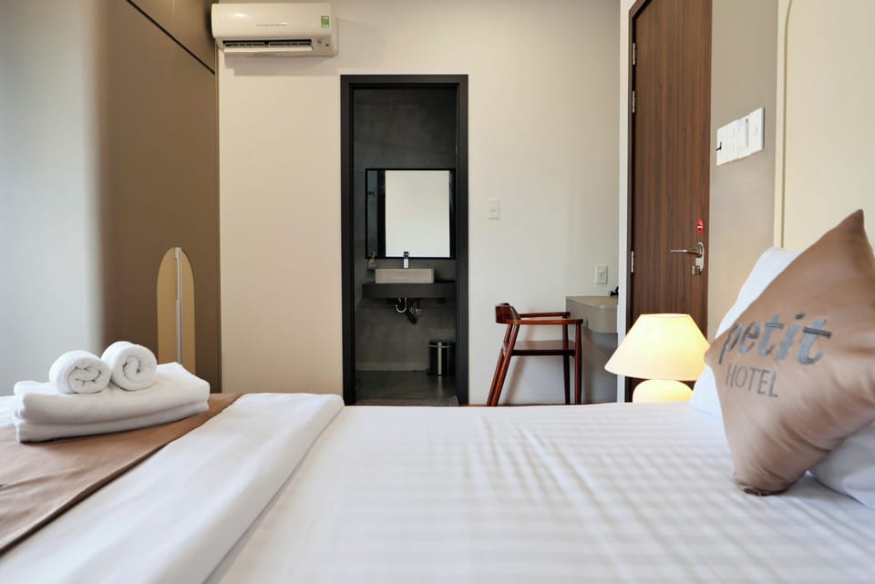 Standard Double Room, Non Smoking, City View | Laptop workspace, free WiFi