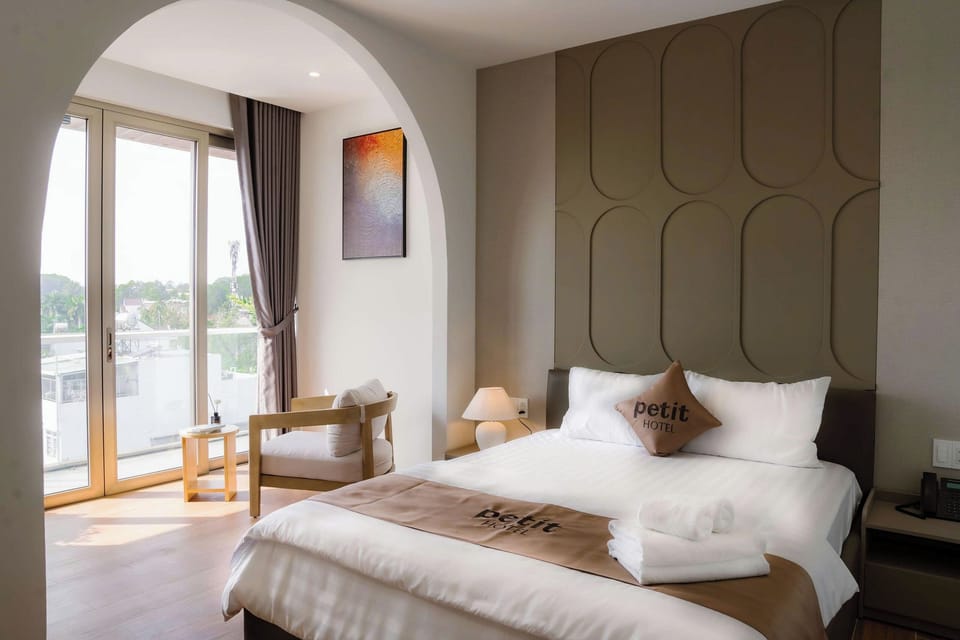 Deluxe Double Room, Balcony, City View | Laptop workspace, WiFi (free)