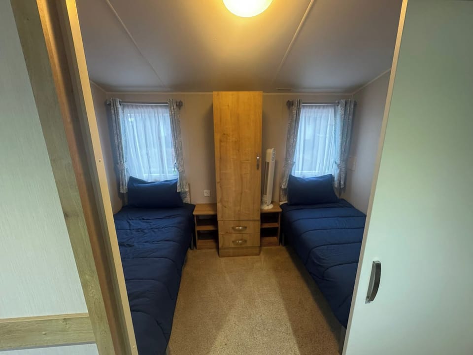 2 bedrooms, iron/ironing board