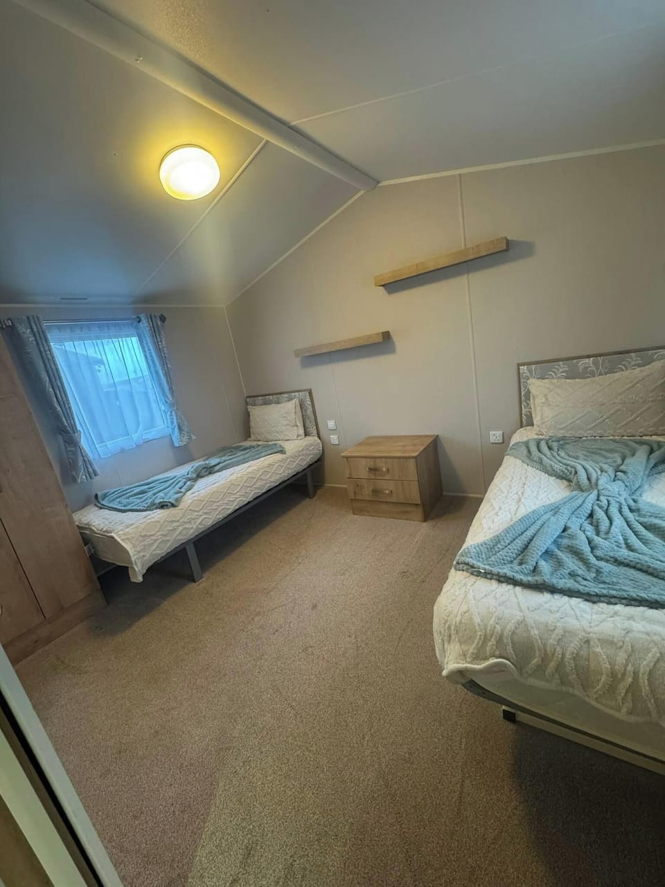 Holiday Home Sleeps 5 With Parking Cabin in Towyn
