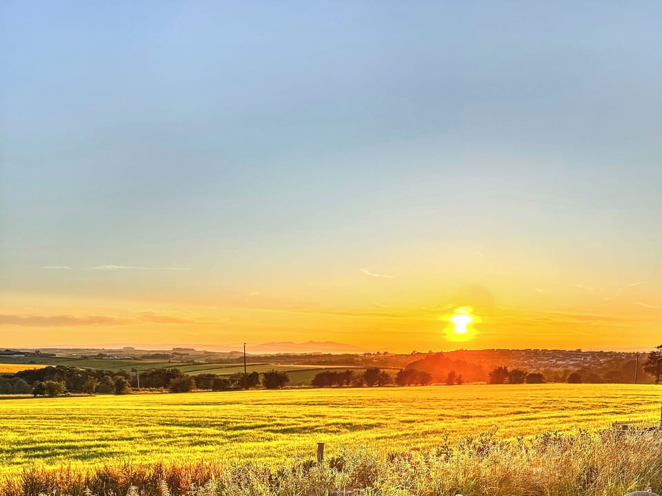 Beautiful sunset over the Isle of Arran in the distance | Kayshill Cottage, Drongan, Ayr