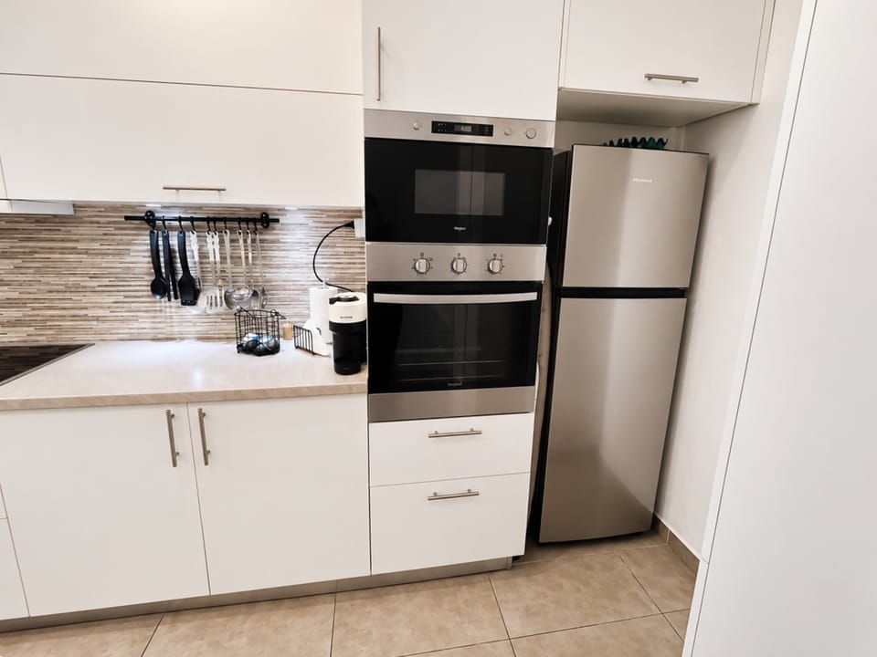 The fully equipped kitchen provides everything you need for preparing anything from a quick breakfast before the beach to a family dinner at home.