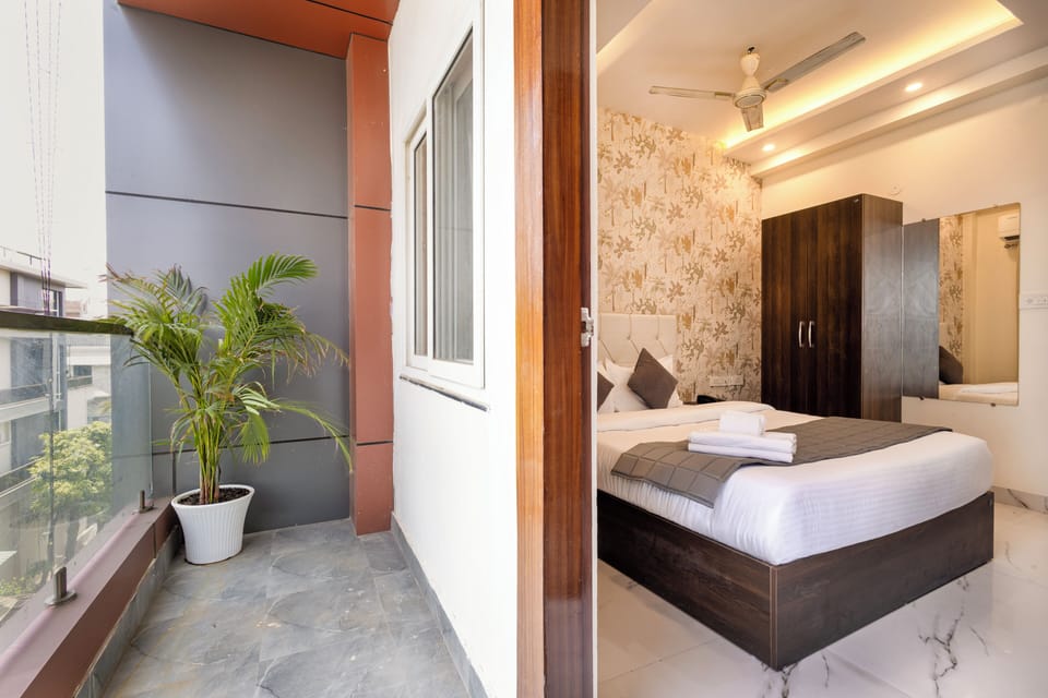 Deluxe Double Room, City View | Desk, free WiFi