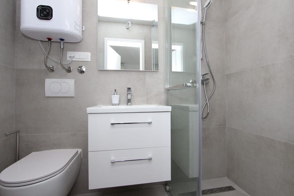 Studio | Bathroom