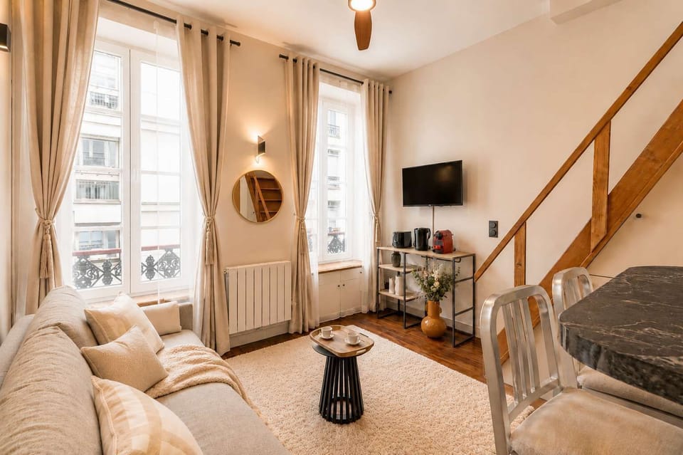 Conveniently located in the heart of the 3rd arrondissement, near all Parisian treasures