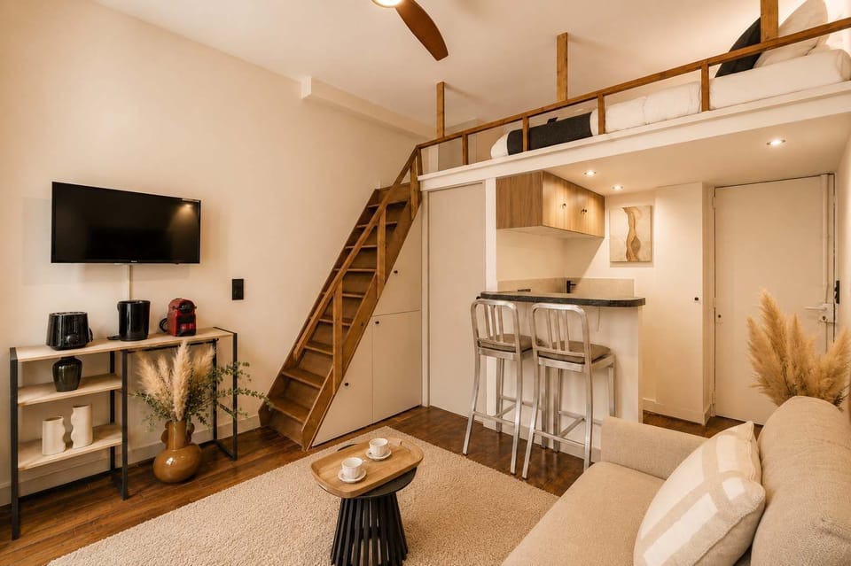A bright and elegant space with Smart TV & Wi-Fi for your comfort.