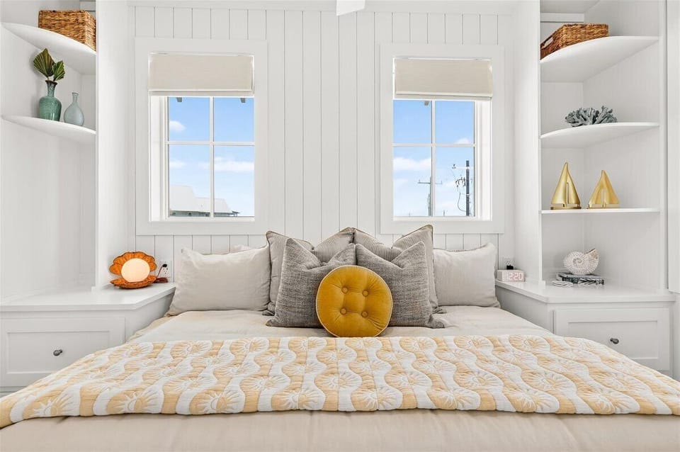 Queen Bedroom, 2nd Floor