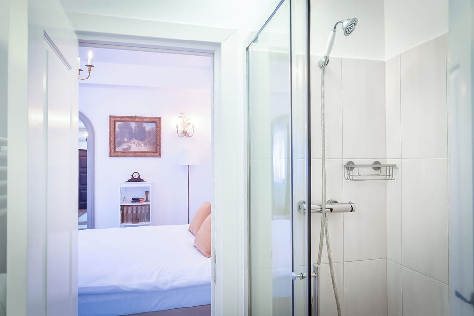 Double Room, Ground Floor | Individually decorated, individually furnished, iron/ironing board