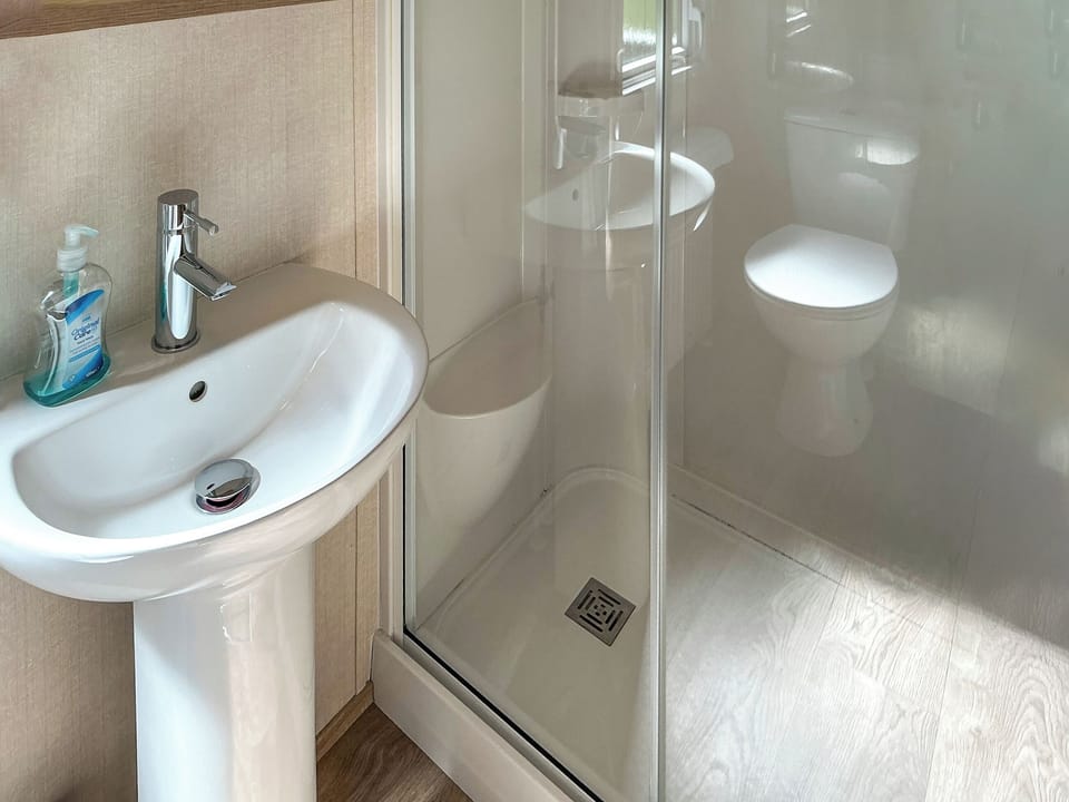 Bathroom | Maggie&rsquo;s Place, Dunkeld