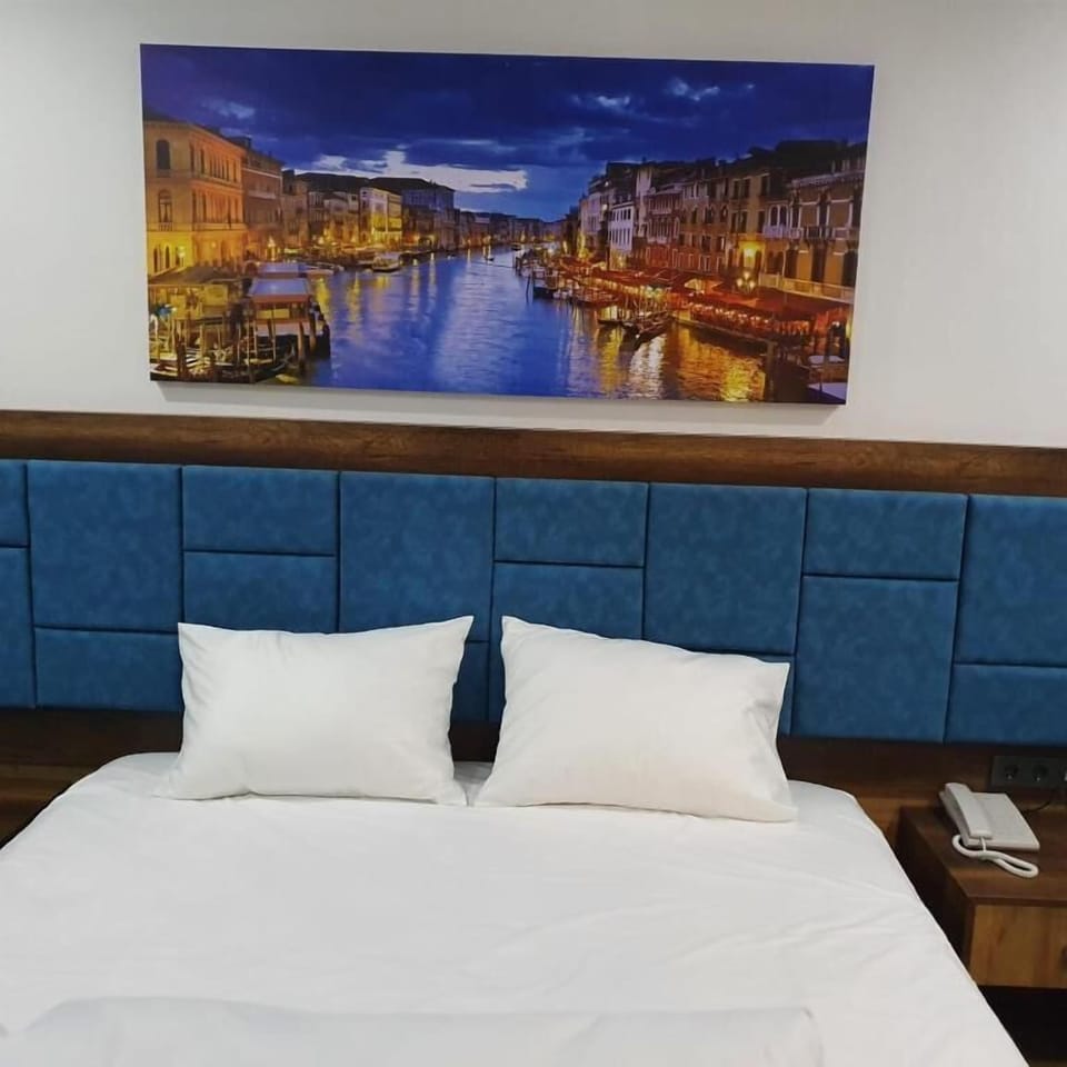 Deluxe Suite, Balcony, Mountain View | In-room safe, blackout drapes, soundproofing, iron/ironing board