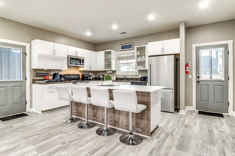 Kitchen | Breakfast Bar Seating | Stainless Steel Appliances