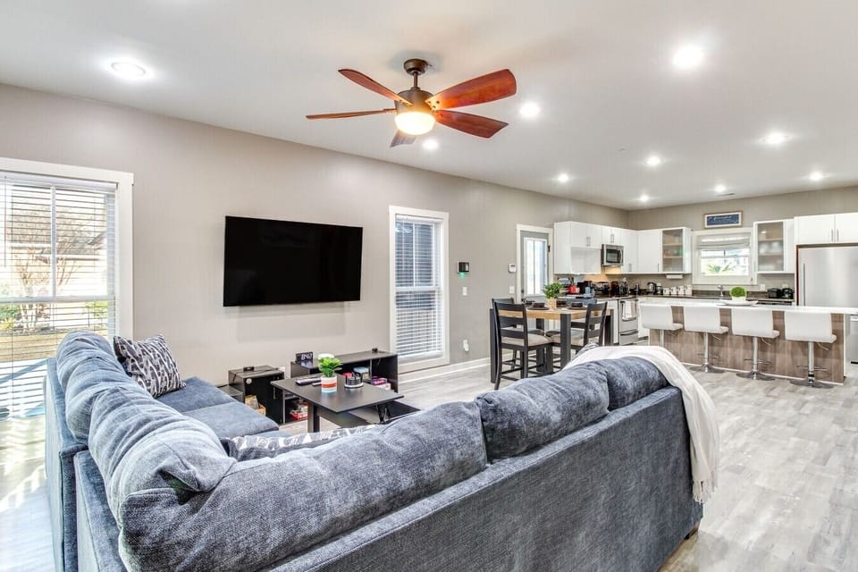 Living Room | Sectional Seating | Open Kitchen Connection