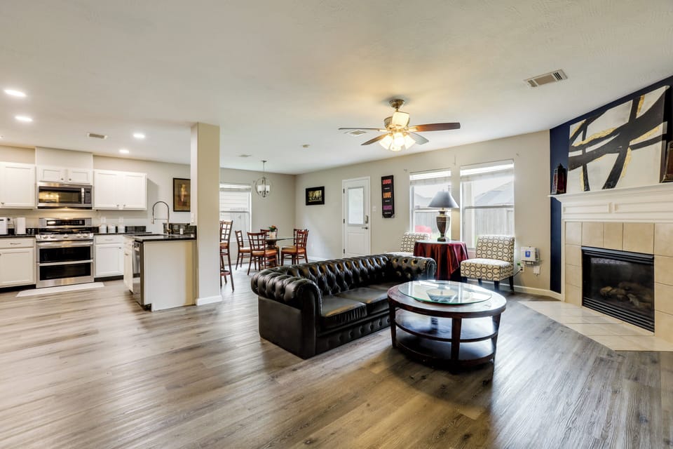 House (6 Bedrooms) | Interior