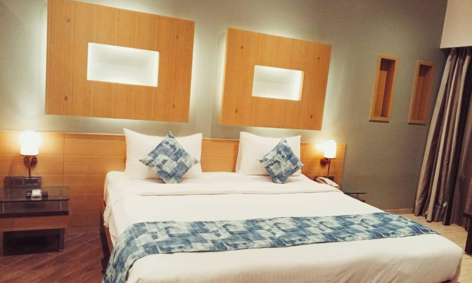 Premium Double Room, City View | Hypo-allergenic bedding available, in-room safe, desk, laptop workspace