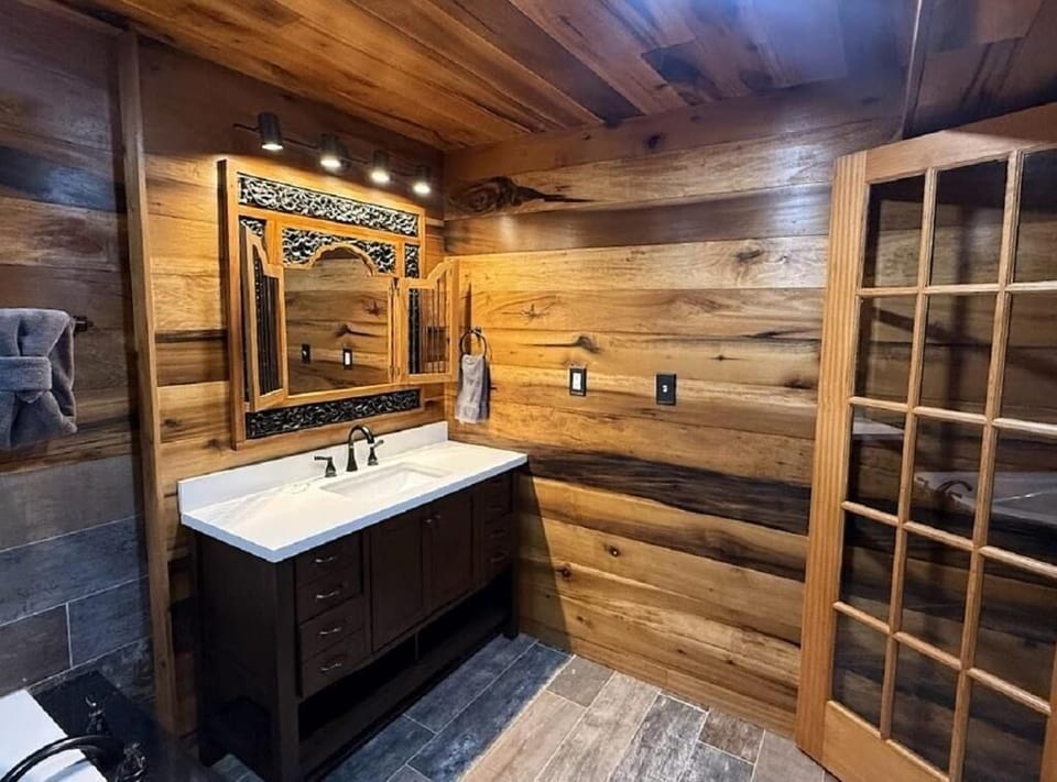 Smoky Mountain Getaway 3 Bedroom Cabin Cabin in Pigeon Forge