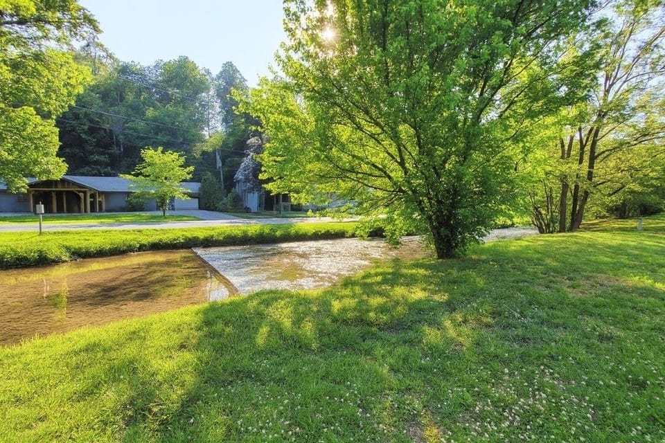 Chalet, 4 Bedrooms | Property grounds