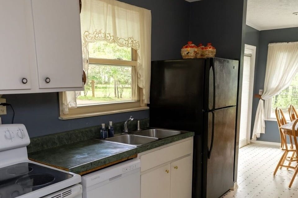 Chalet, 4 Bedrooms | Private kitchen | Coffee/tea maker, fridge, oven, toaster