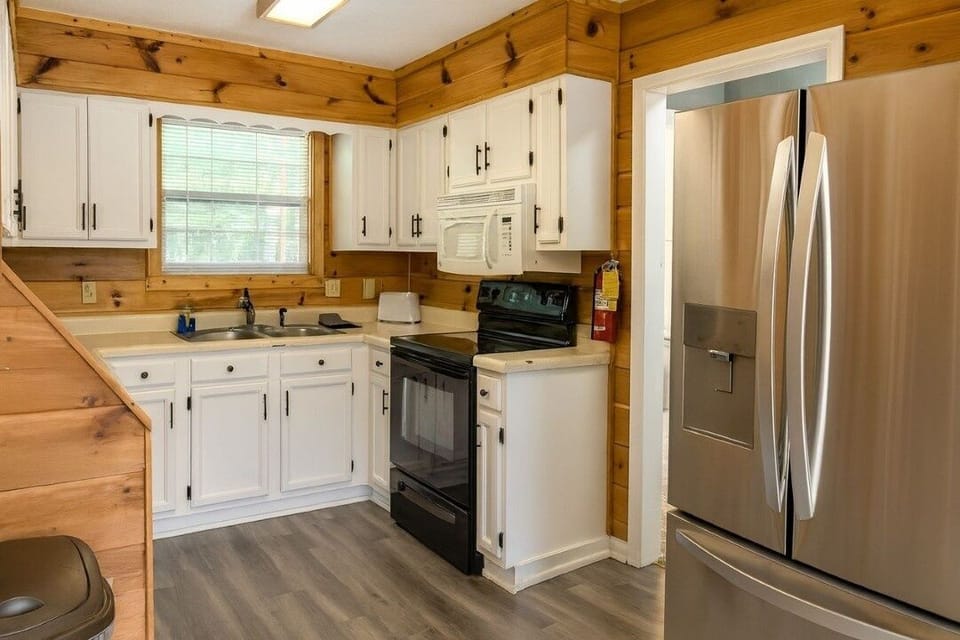 Chalet, 5 Bedrooms | Private kitchen | Coffee/tea maker, fridge, oven, toaster