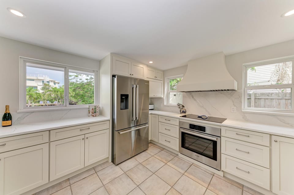 Bungalow, 4 Bedrooms | Private kitchen | Coffee/tea maker, fridge, oven, toaster