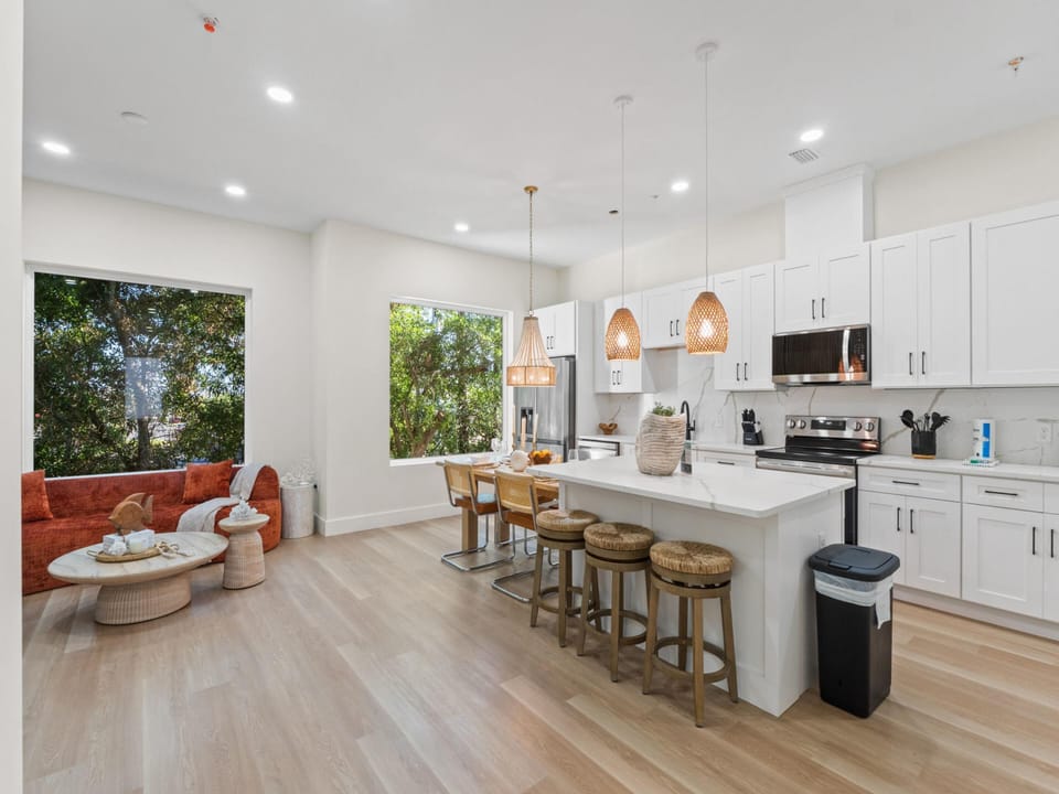 Kitchen - Island Seating - Second Floor