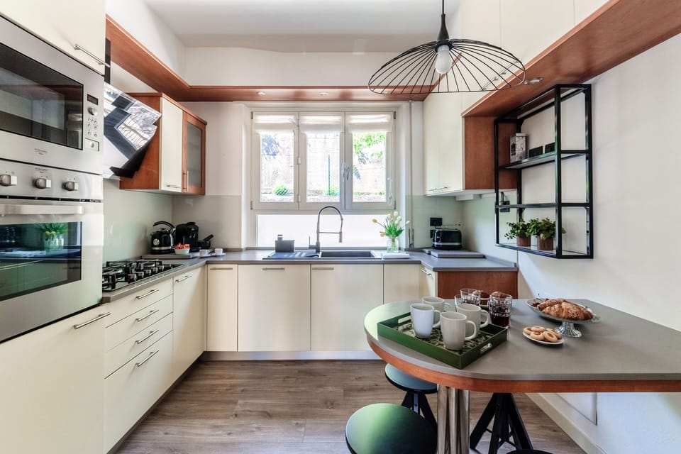 Apartment, Lake View | Private kitchen | Full-size fridge, microwave, oven, stovetop