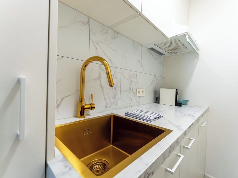 Plumbing Fixture, Interior Design, Kitchen, Tap, Countertop, Sink, Plumbing, Kitchen Sink, Cabinetry