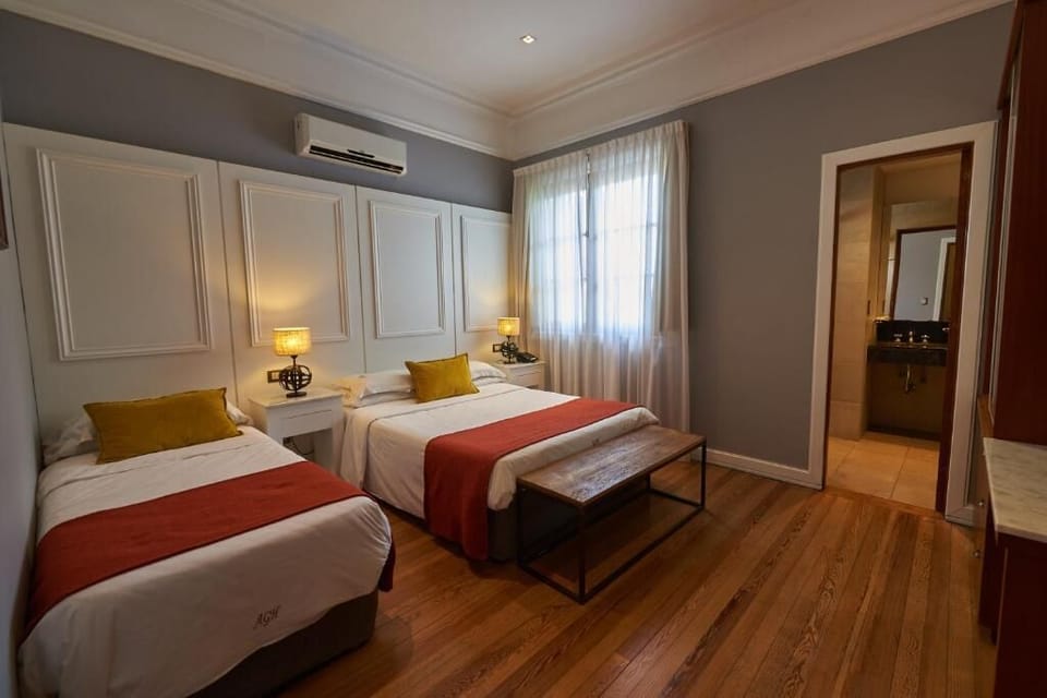 In-room safe, WiFi (free)
