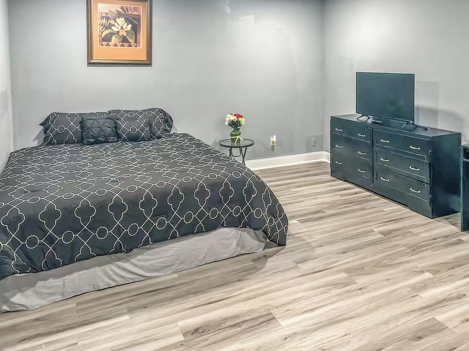 Comfort Room | Iron/ironing board, free WiFi