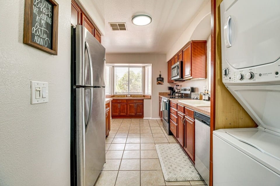 Kitchen | Wood Cabinetry | Full Appliance Suite